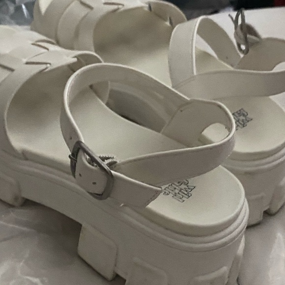 White Women’s Wild Fable Platforms - Picture 8 of 12